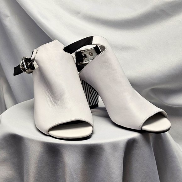 So chic! Tamara London, "Bethie" black and white shoes sz 37 - Picture 4 of 12